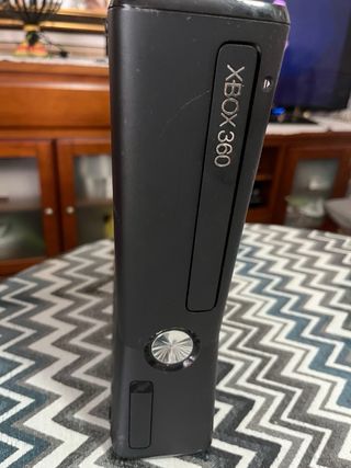 Pack Xbox 360 + 2 mandos + 4 juegos