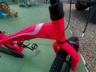 Bicicleta Monty 105 20” rosa fluor.
