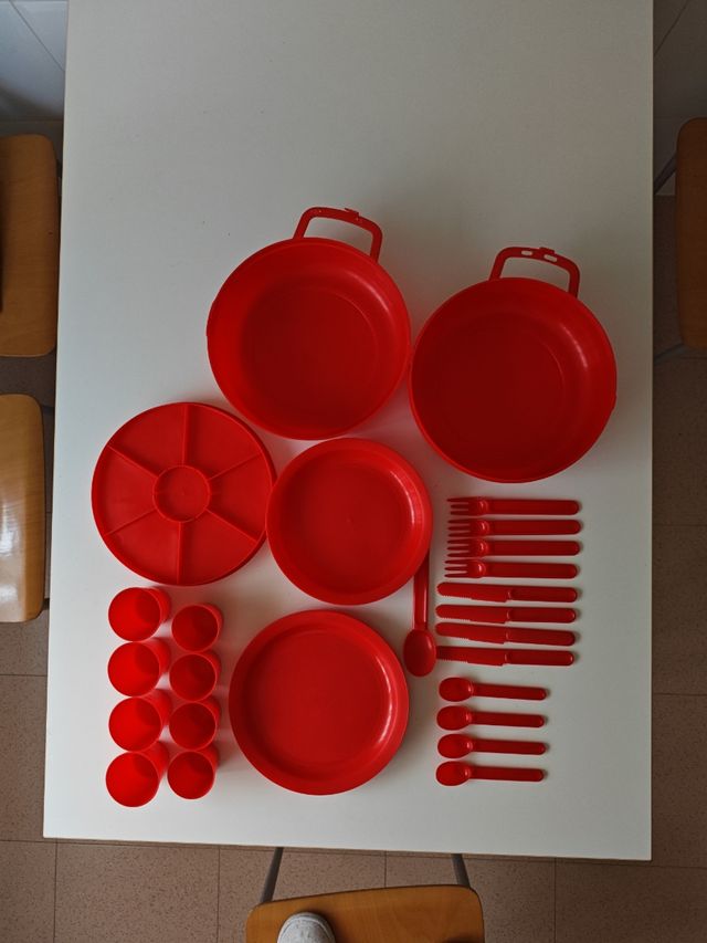 Menaje Camping 4 Personas Rojo