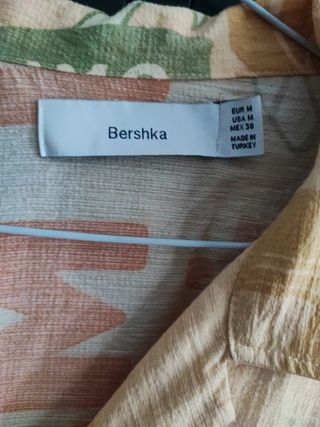 Camisa Bershka M (talla L) -  estampada