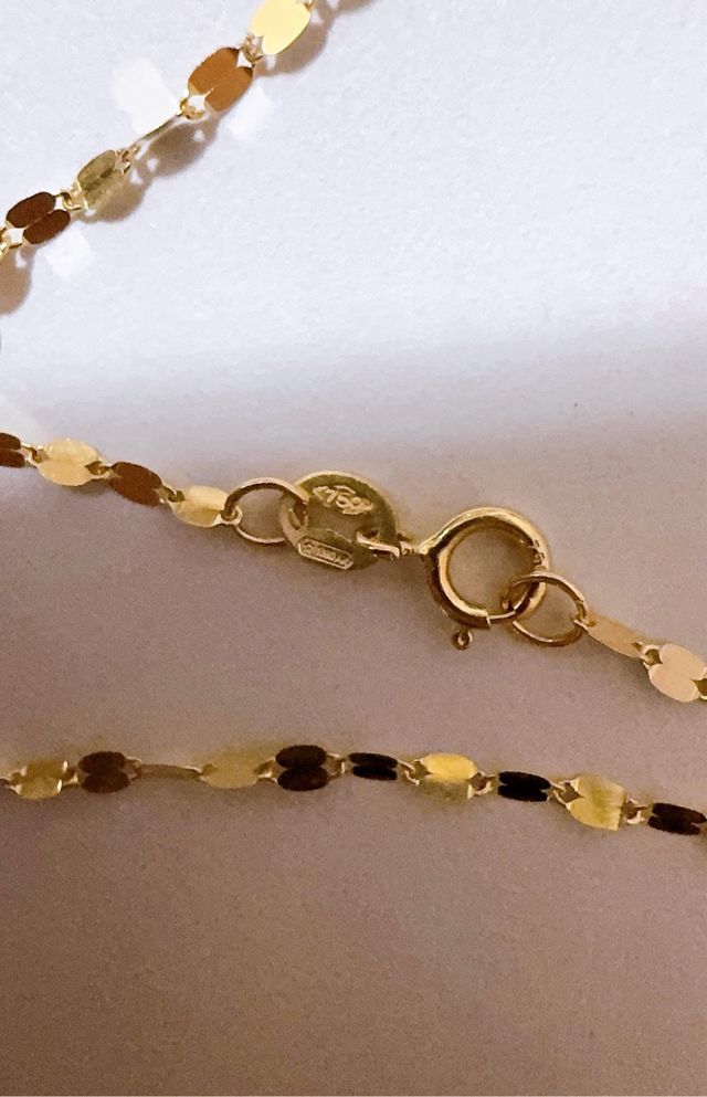 Collana con ciondolo lettera M in oro giallo 18kt