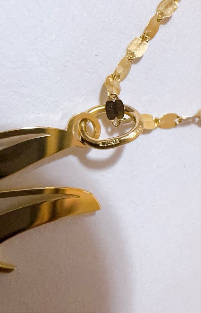 Collana con ciondolo lettera M in oro giallo 18kt