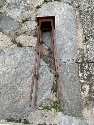 Armadietto in rattan e legno marrone