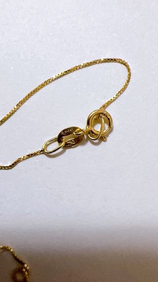 Collana con ciondolo lettera E in oro 18kt 750