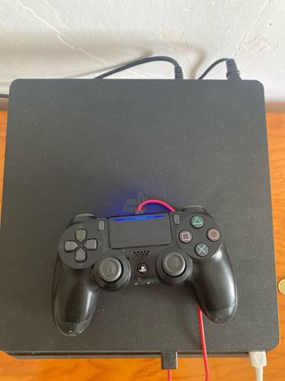 PS4 (PlayStation 4) negra