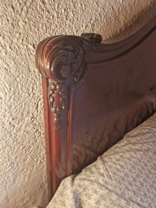 Cama madera castaño estilo antiguo