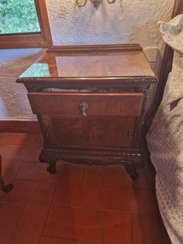 Cama madera castaño estilo antiguo