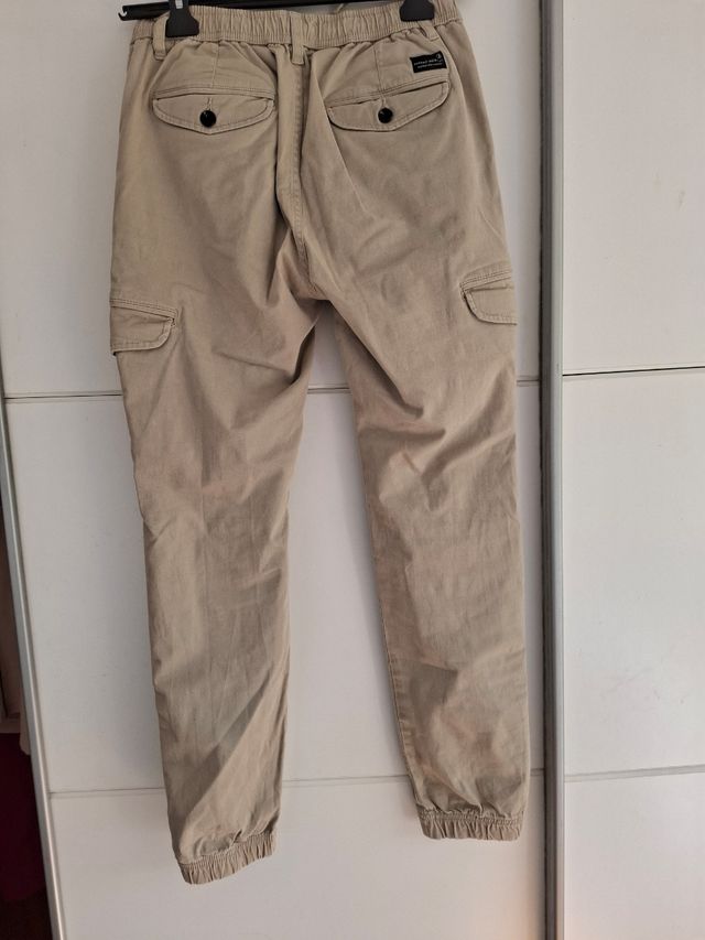 Pantalones Jogger color Beige