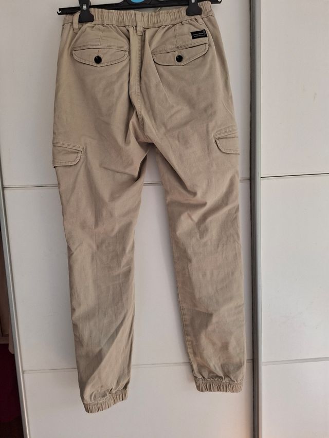 Pantalones Jogger color Beige