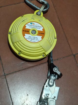 Retráctil anticaídas