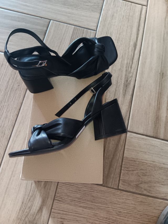 Sandali Clarks neri con nodo