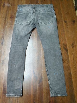 Vaqueros BERSHKA rotos negros T (EUR 38)
