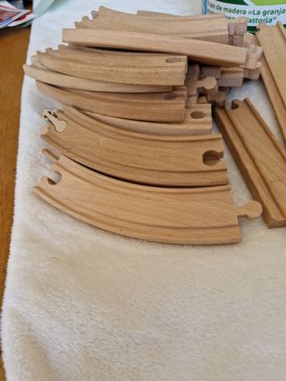 CIRCUITO DE MADERA CON COCHES Y TRENES