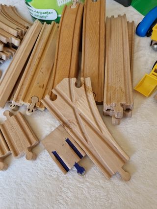 CIRCUITO DE MADERA CON COCHES Y TRENES