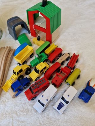 CIRCUITO DE MADERA CON COCHES Y TRENES