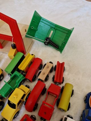 CIRCUITO DE MADERA CON COCHES Y TRENES