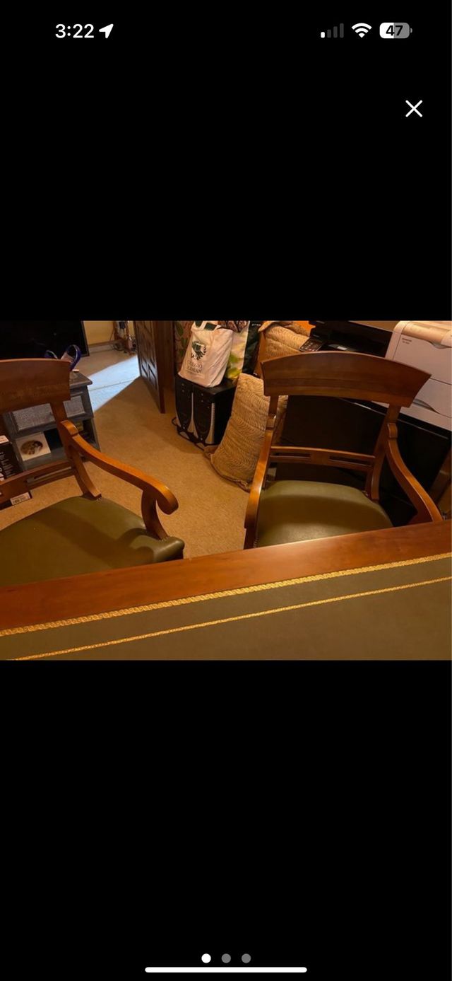 Sillones madera-piel, estilo clásico