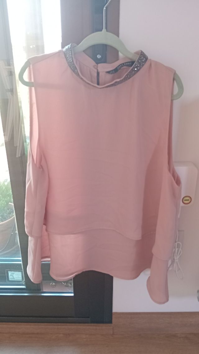 Top Zara rosa con pedrería