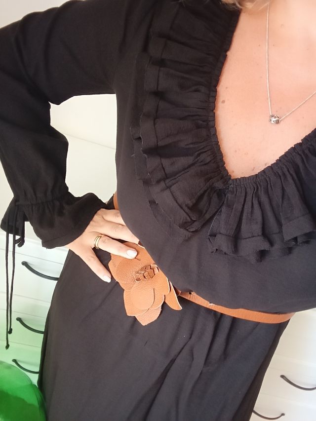 Cintura con fiore in pelle