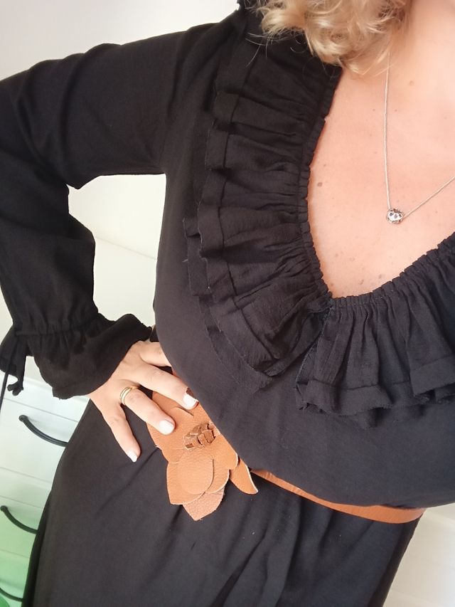 Cintura con fiore in pelle