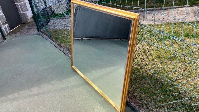 Espejo dorado antiguo