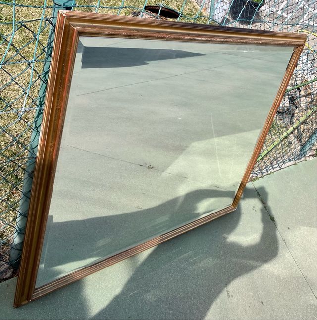 Espejo dorado antiguo