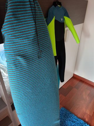 neopreno surf niño talla 9/10 + tabla surf