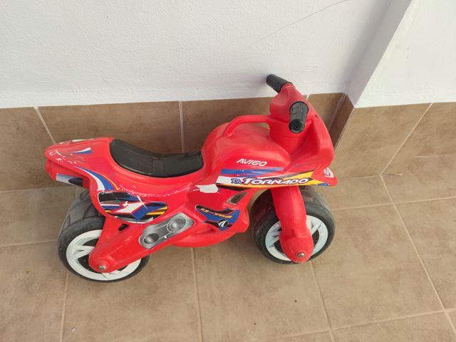 Moto infantil de 2 a 4 años aproximadamente