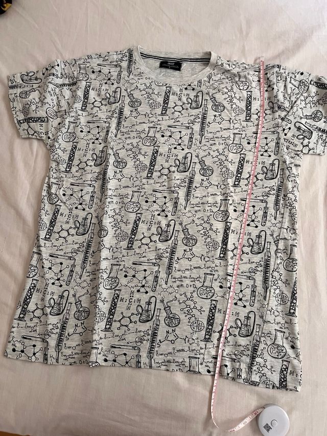 Camiseta con motivos quimicos talla L