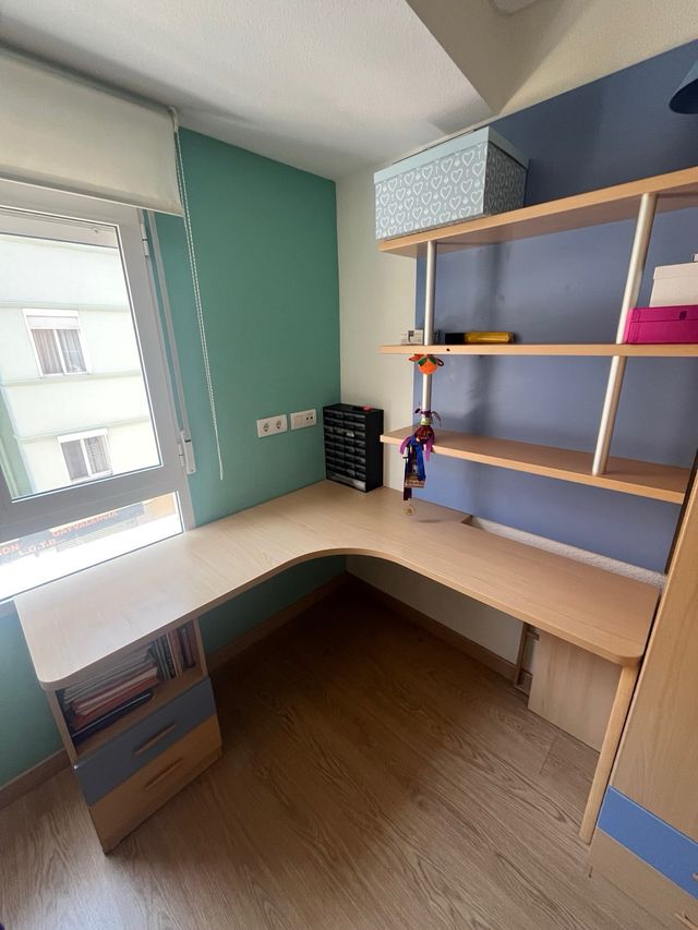 Habitación juvenil completa.