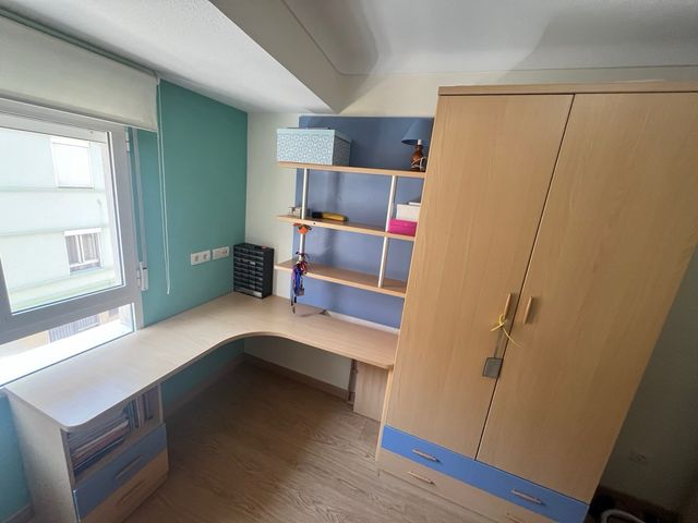 Habitación juvenil completa.