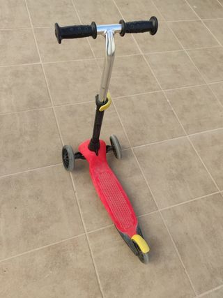 Patinete infantil rojo