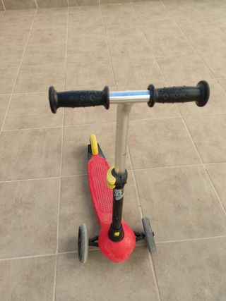 Patinete infantil rojo