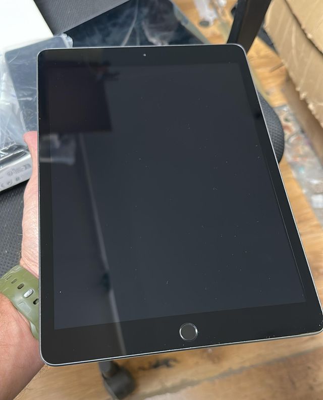 iPad 8ª Gen 2020 - 32GB - Gris espacial