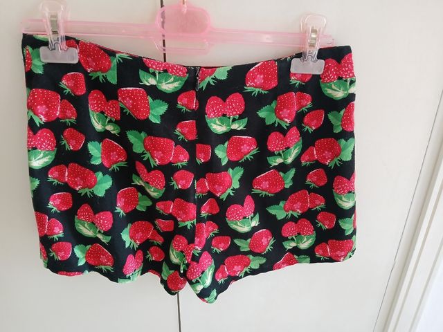 Shorts Kling estampado cerezas y fresas