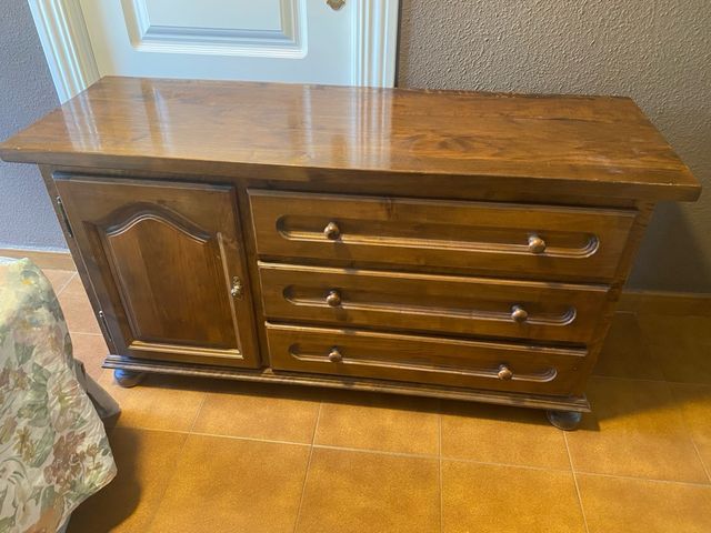 Cómoda y mesillas madera maciza