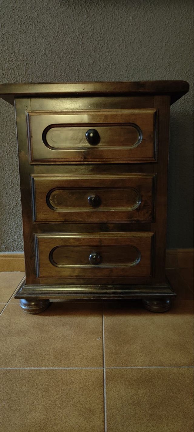 Cómoda y mesillas madera maciza
