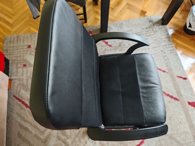 Silla oficina giratoria negra