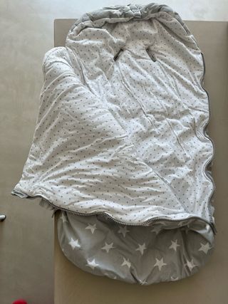 Saco bebé gris estrellas