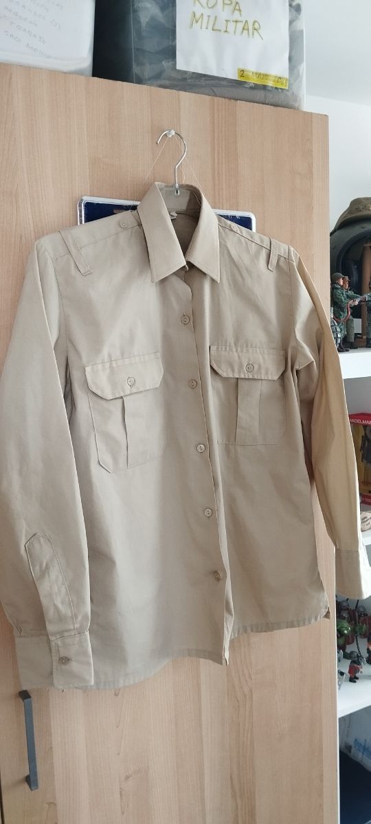 Camisa militar bege tamanho 34