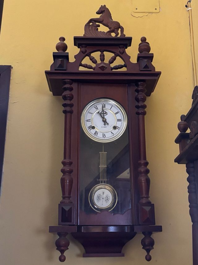 Reloj Pared Péndulo Madera Tallada