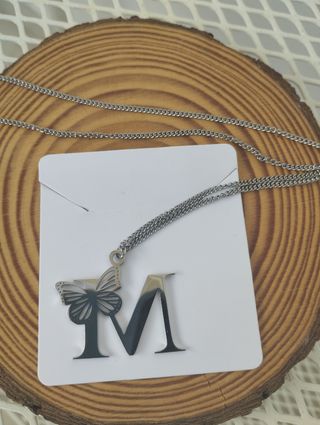 Collar Letra M Plata Acero Inoxidable