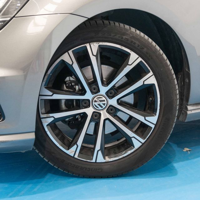 Volkswagen Golf  RLINE 
