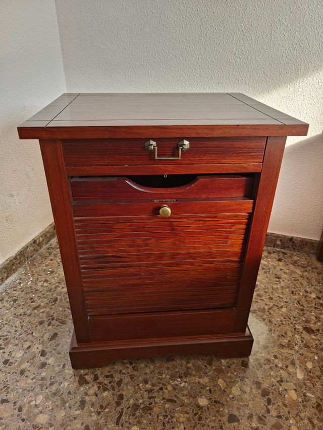 Dos mesitas de noche madera marrón