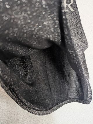 Camiseta negra con purpurina y estrella