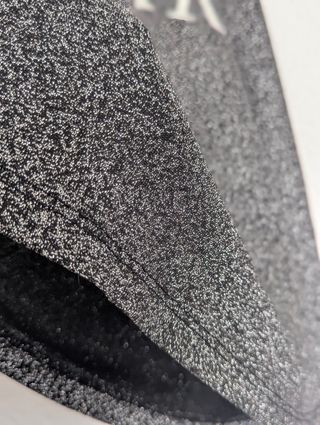 Camiseta negra con purpurina y estrella