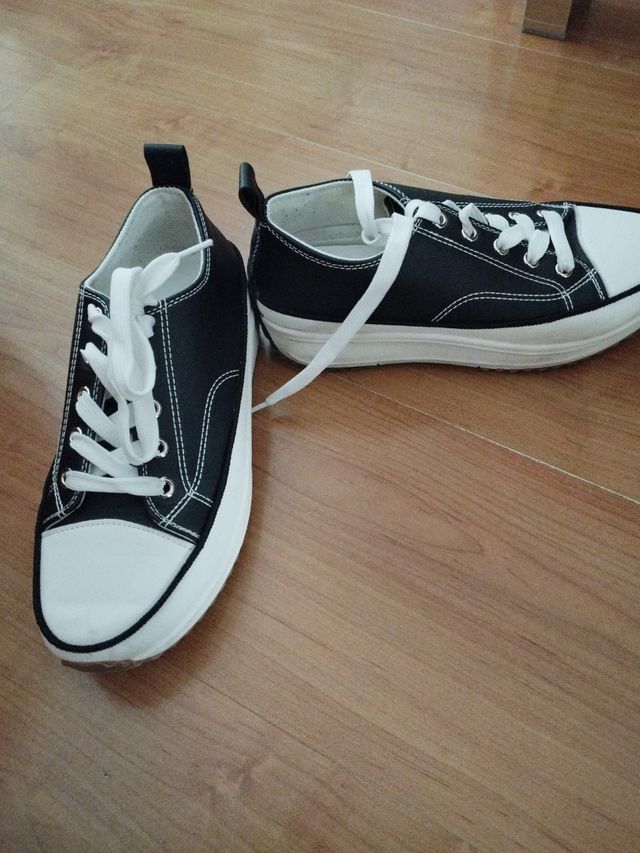 2 pares Zapatillas plataforma negras y blancas