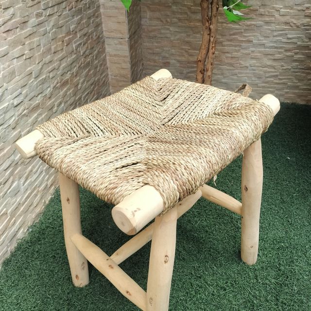 Banqueta de madeira artesanal estilo Boho