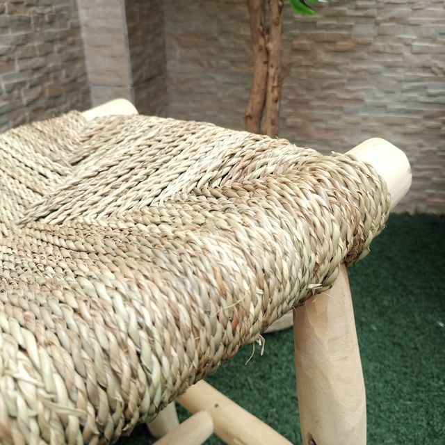 Banqueta de madeira artesanal estilo Boho