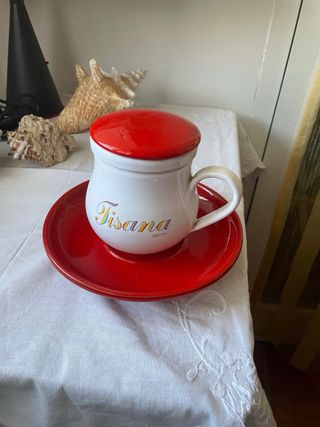 Tisaniera vintage rossa e bianca